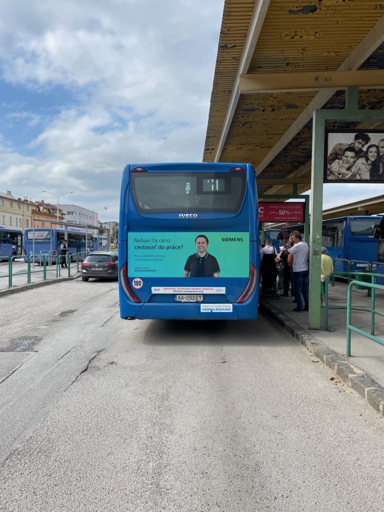 Náborová kampaň na žilinských autobusech pro Siemens